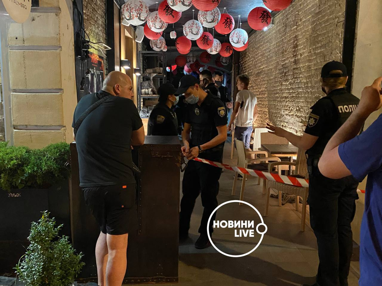 Танцевали лезгинку: на Подоле произошла массовая драка с поножовщиной фото 2 1