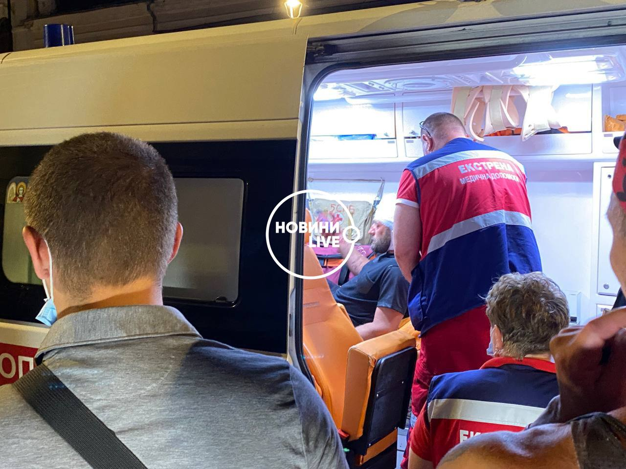 Танцевали лезгинку: на Подоле произошла массовая драка с поножовщиной фото 1