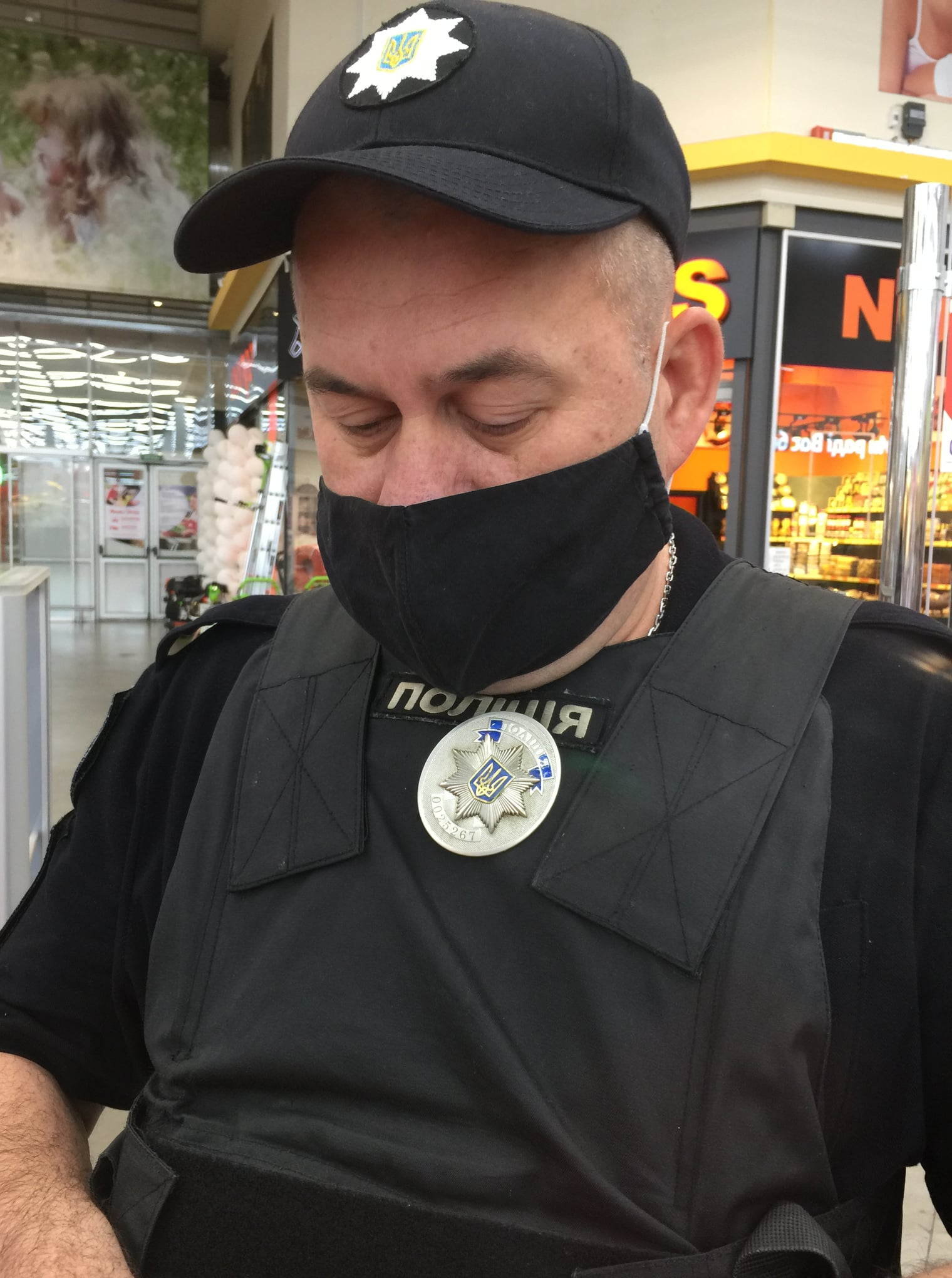 Дежурный полицейский охраны. Фото: Станислав Мирошниченко