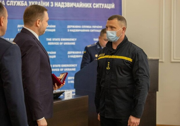 Награждение пожарного.