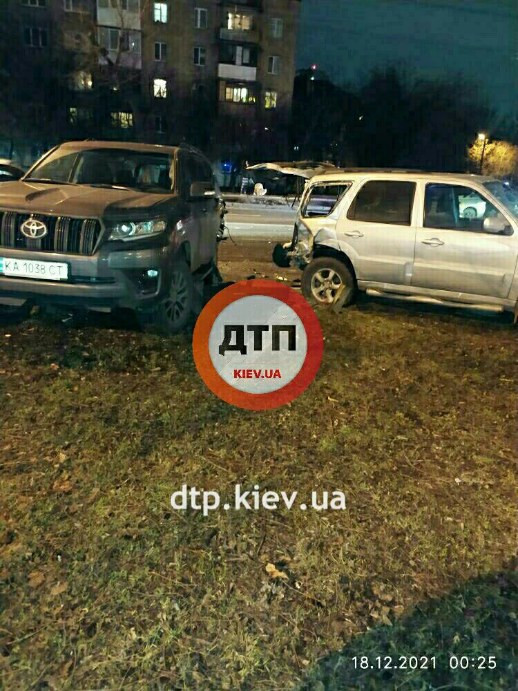 На приорке водитель устроил погром на парковке.