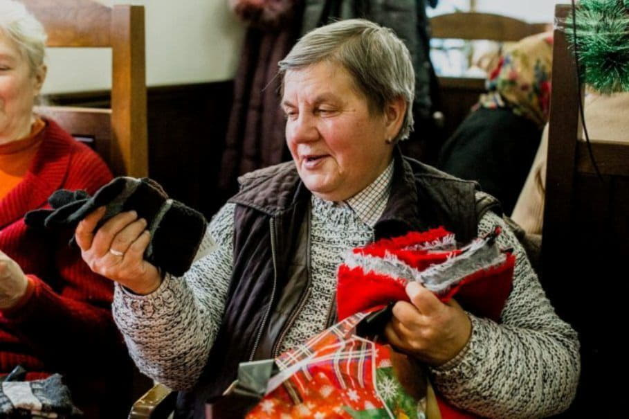 Тайный Санта для бедных от организации "Молодежь за мир".