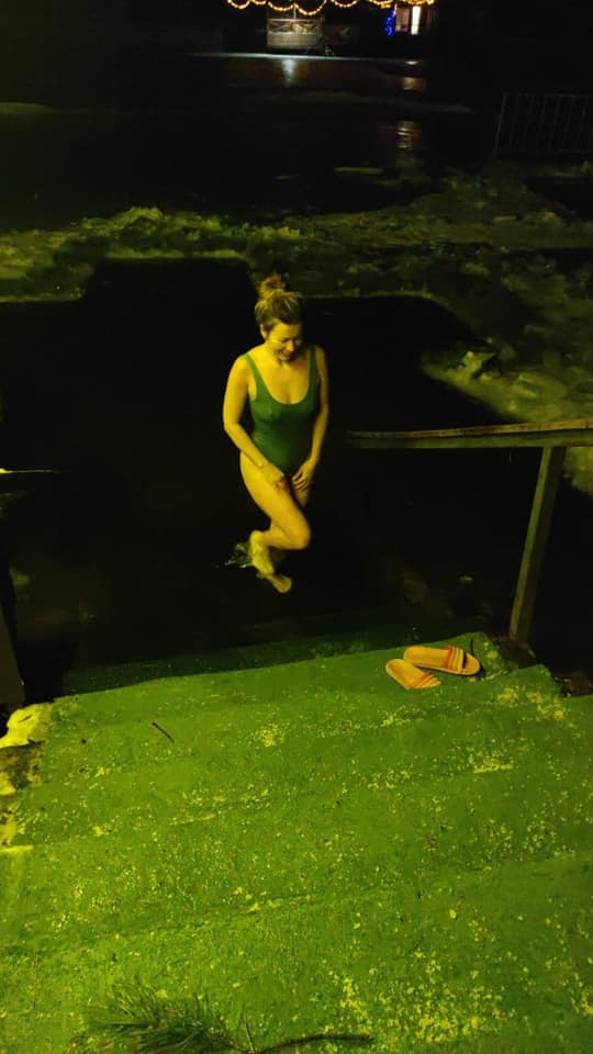 Как киевляне окунались в проруби на Крещение 2022.