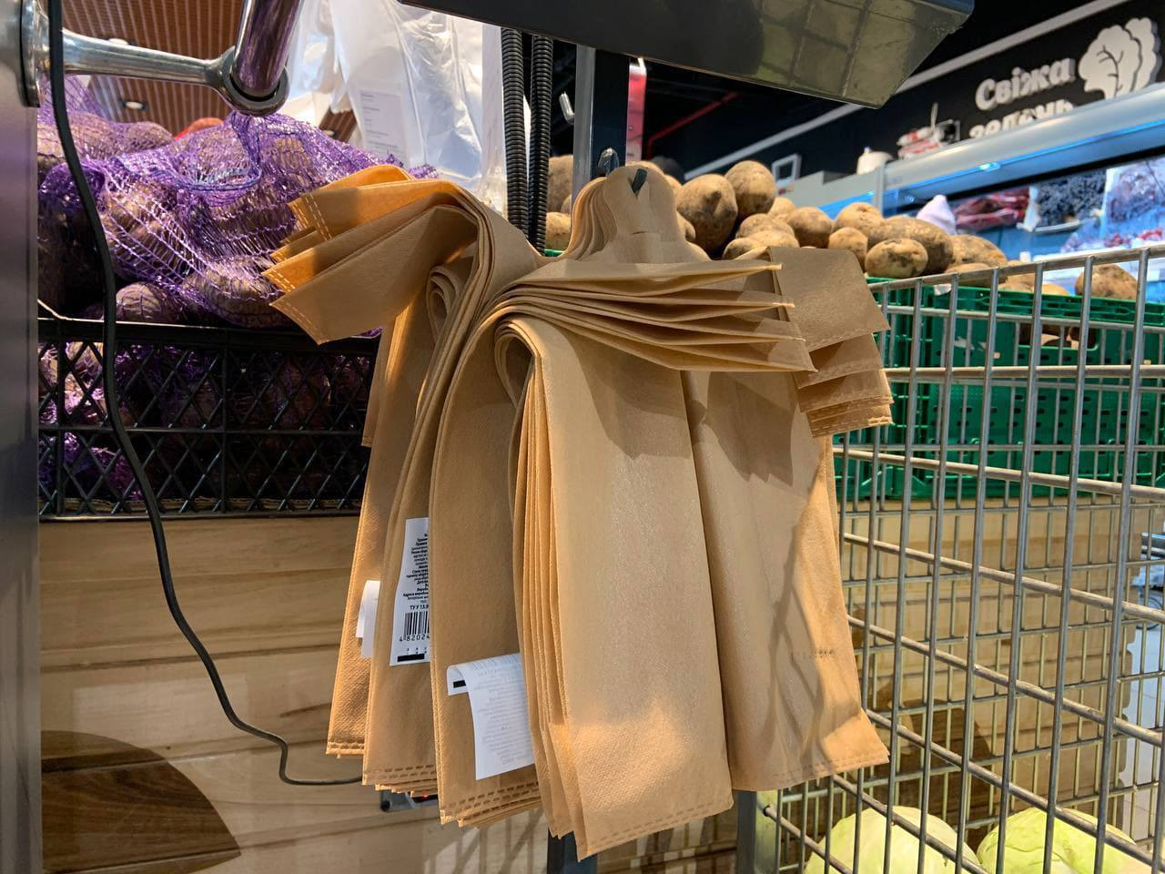 В "АТБ" уже нашли альтернативу запрещённым полиэтиленовым пакетам.