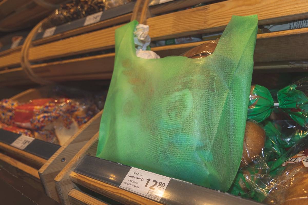 В "АТБ" уже нашли альтернативу запрещённым полиэтиленовым пакетам.