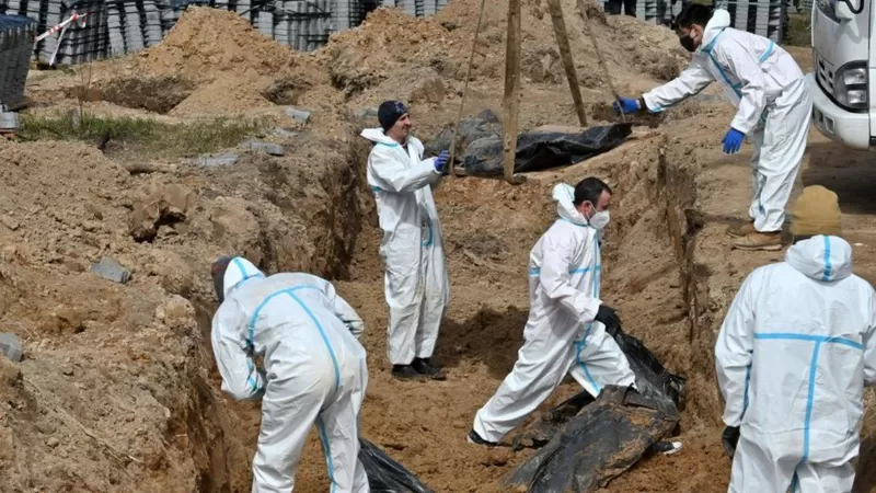 Могильщик рассказал о похоронах людей в Буче во время и после оккупации.