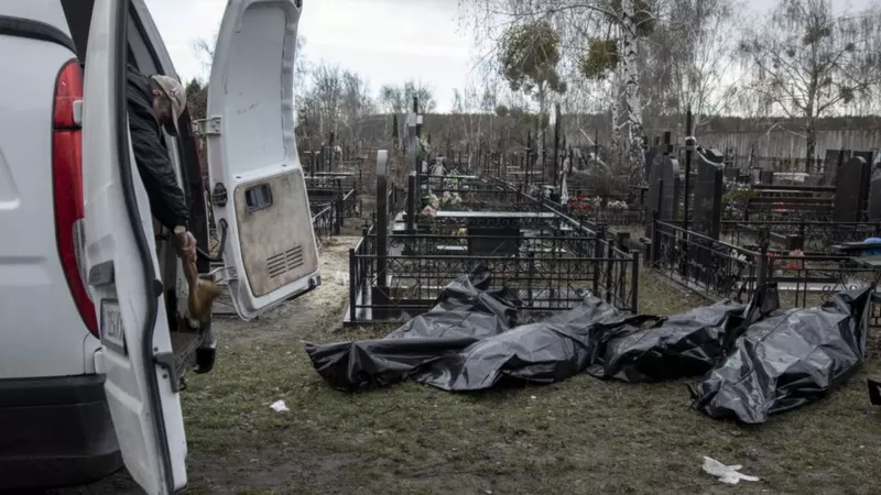 Могильщик рассказал о похоронах людей в Буче во время и после оккупации.