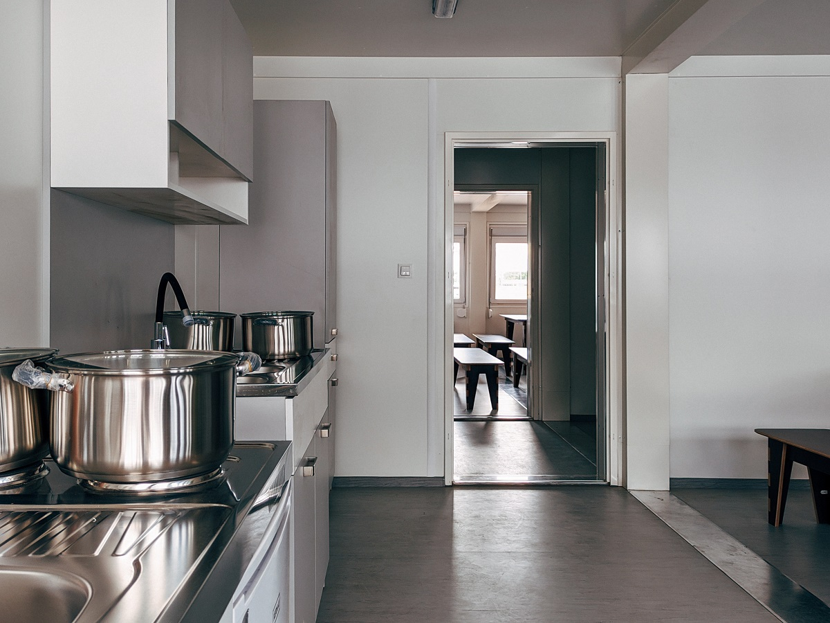 Как выглядят изнутри модульные дома, которые установили в Бородянке.