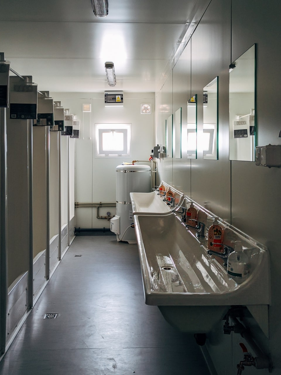 Как выглядят изнутри модульные дома, которые установили в Бородянке.