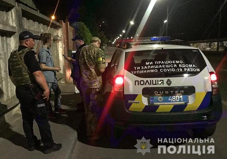 Вночі у Києві понад 200 порушників комендантської години видали повістки.