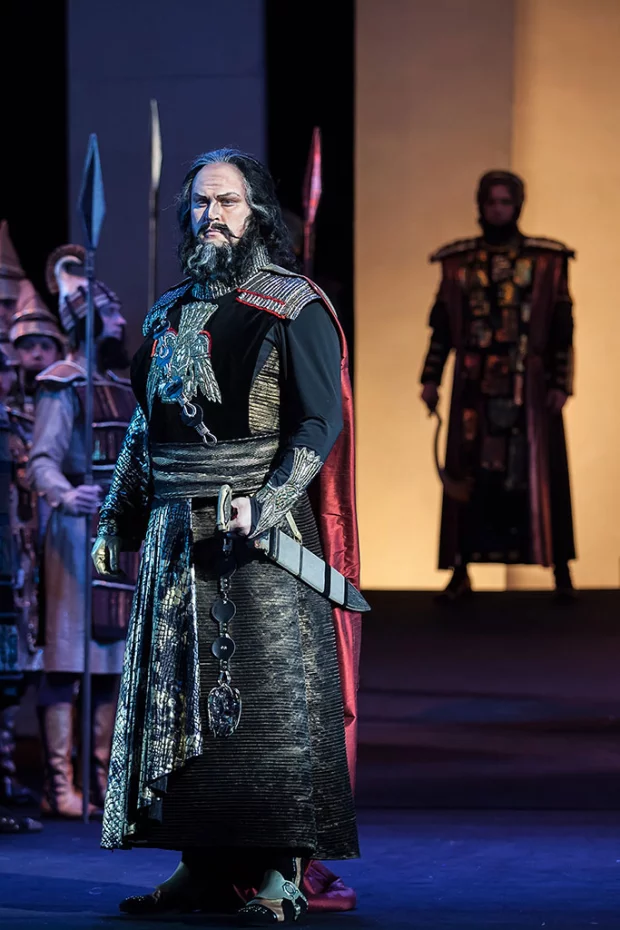 Олександр Мельничук на сцені Національної опери.