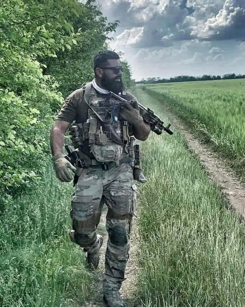 На фронте погиб украинский телеведущий и боец ВСУ Карим Гуламов.