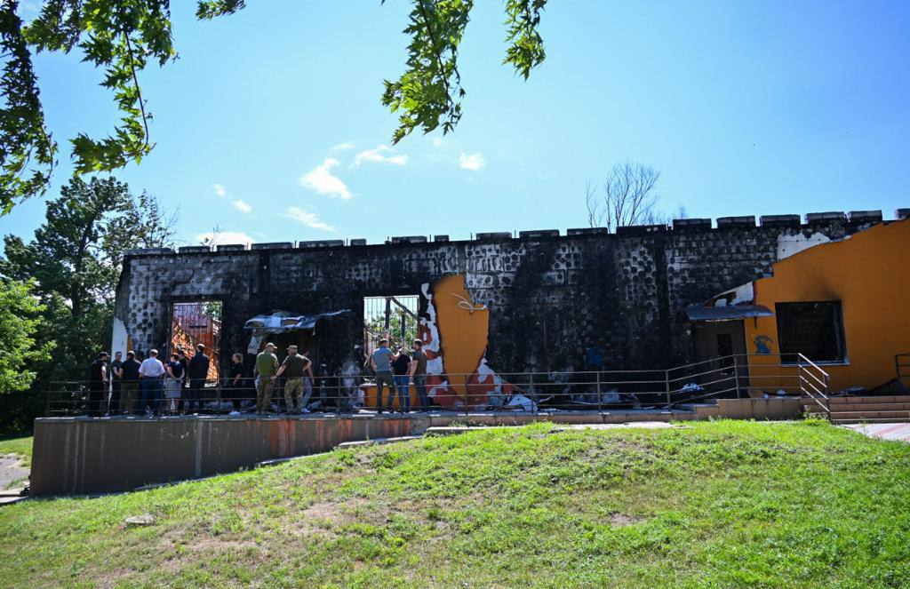 Под Киевом отстроят разрушенный музей, где хранились картины Марии Примаченко.