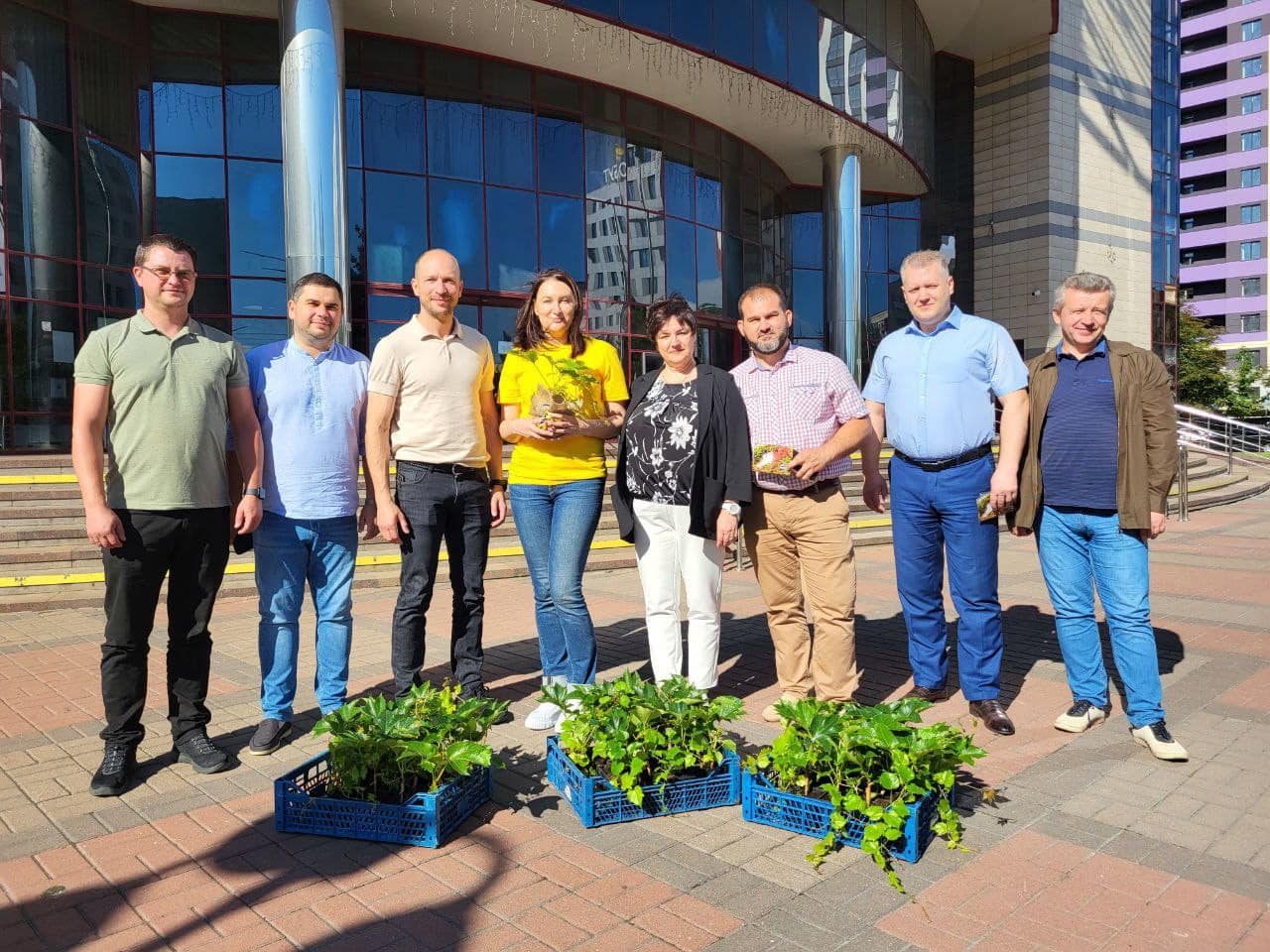 В Киеве начали высаживать "зеленые фасады": где именно.