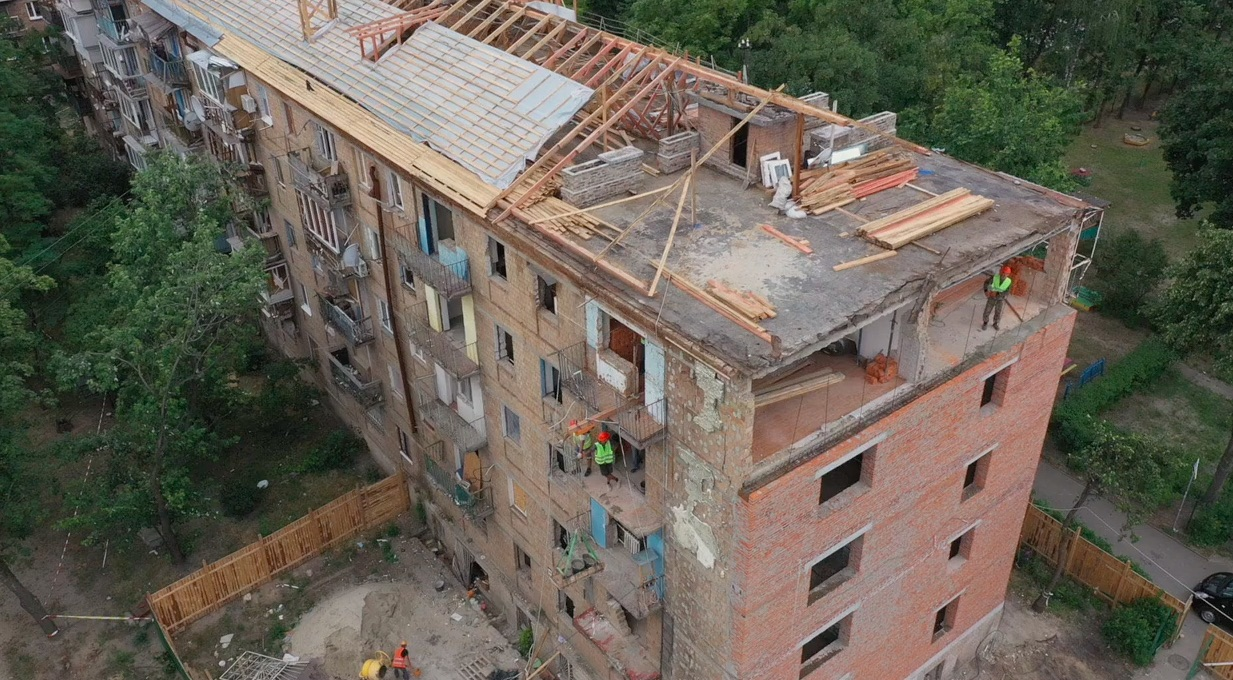 В Киеве 11 поврежденных домов восстановят до начала отопительного сезона.