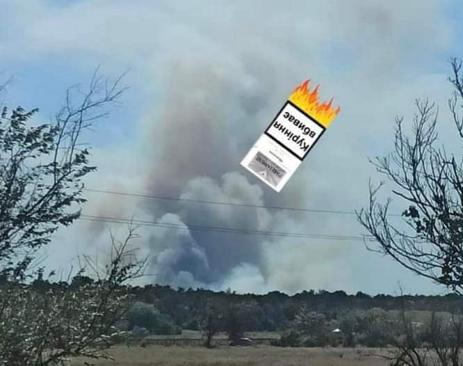 Как в сети шутят о взрывах в Крыму: подборка мемов.