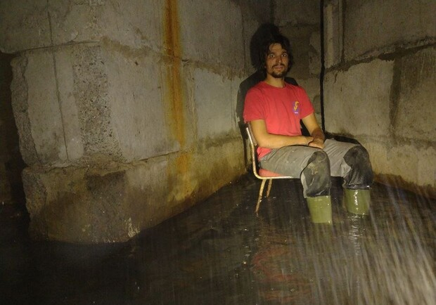 Затопленное укрытие в центре Киева.