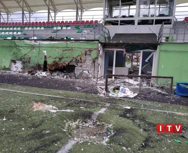 Как стадион "Чемпион" в Ирпене выглядел после боевых действий. || Фото: ITV