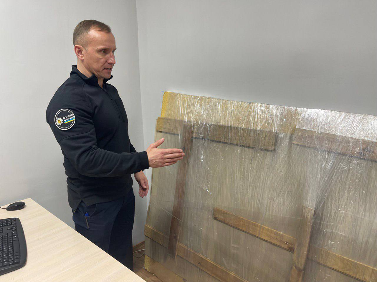 Де зараз графіті Бенксі, яке вандали зрізали зі стіни у Гостомелі.