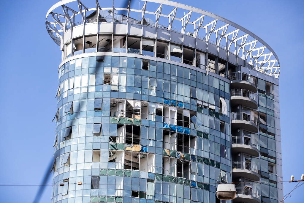 Наслідки ракетного удару на Лук'янівці у березні 2022 року.