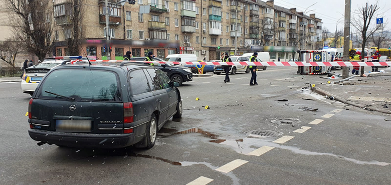 На лівому березі Києва перекинулася машина 