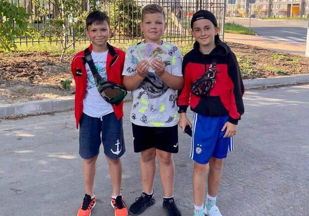 В Буче трое подростков организовали автомойку для сбора средств для ВСУ.