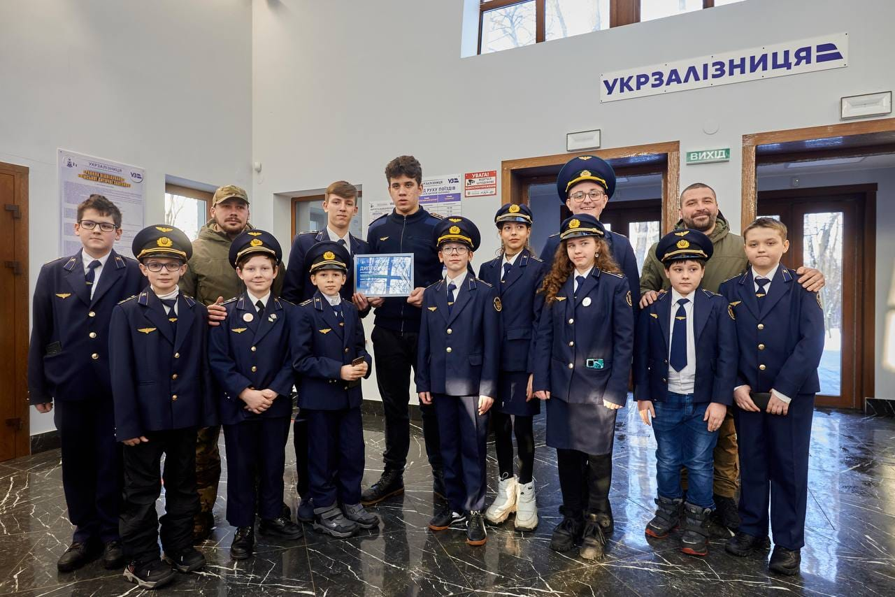 Юные железнодорожники собрали макулатуру и купили на вырученные средства дрон.