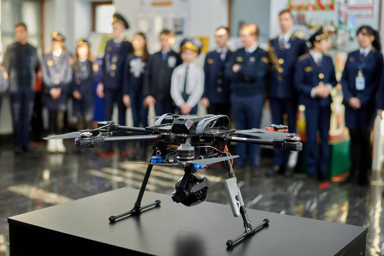 Юные железнодорожники собрали макулатуру и купили на вырученные средства дрон.