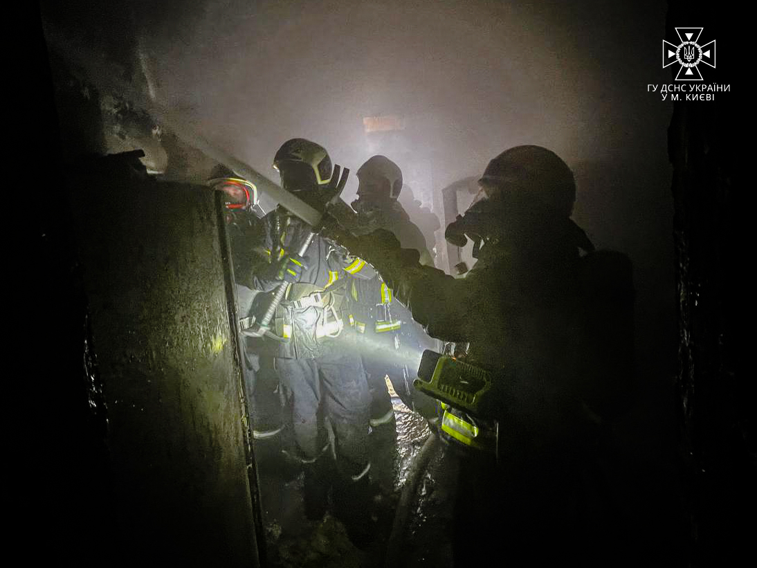 У центрі Києва в університеті імені Карпенка-Карого сталася пожежа.