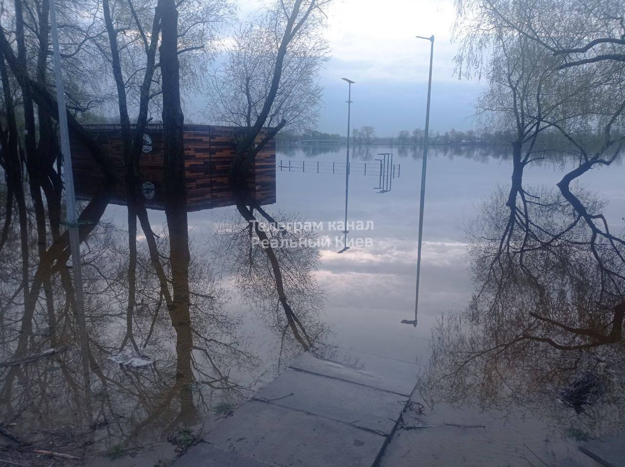 Подтопление в зоне отдыха на Оболони.