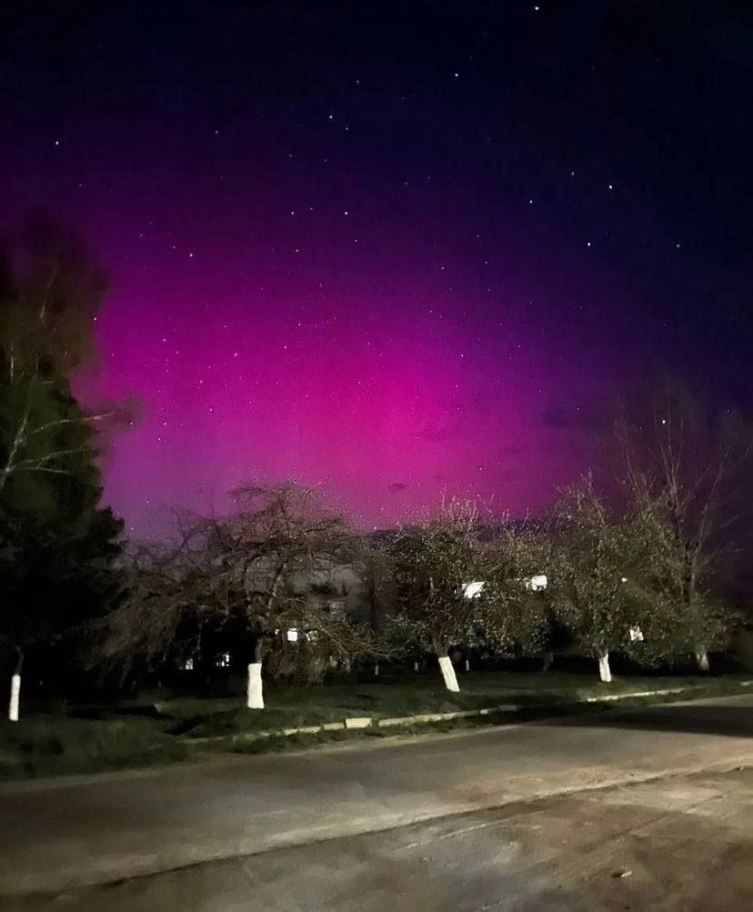 Северное сияние в небе над Украиной.