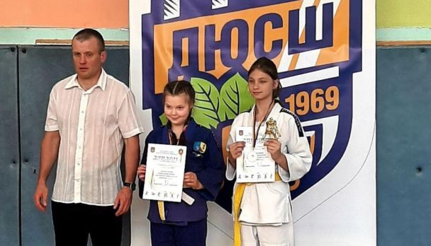 Що відомо про дівчинку, яка загинула біля закритого укриття під час обстрілу Києва.