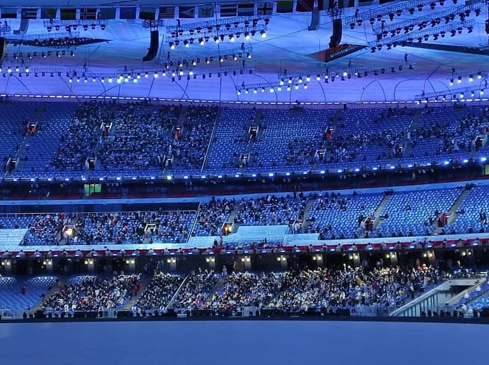 Зрители на церемонии открытия Олимпиады 2 февраля 2022.