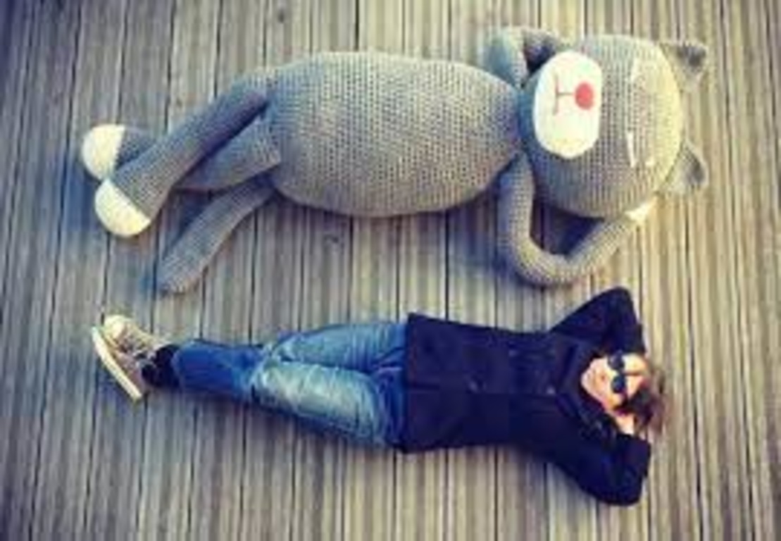 Игрушка в виде кота понравится любой девушке.