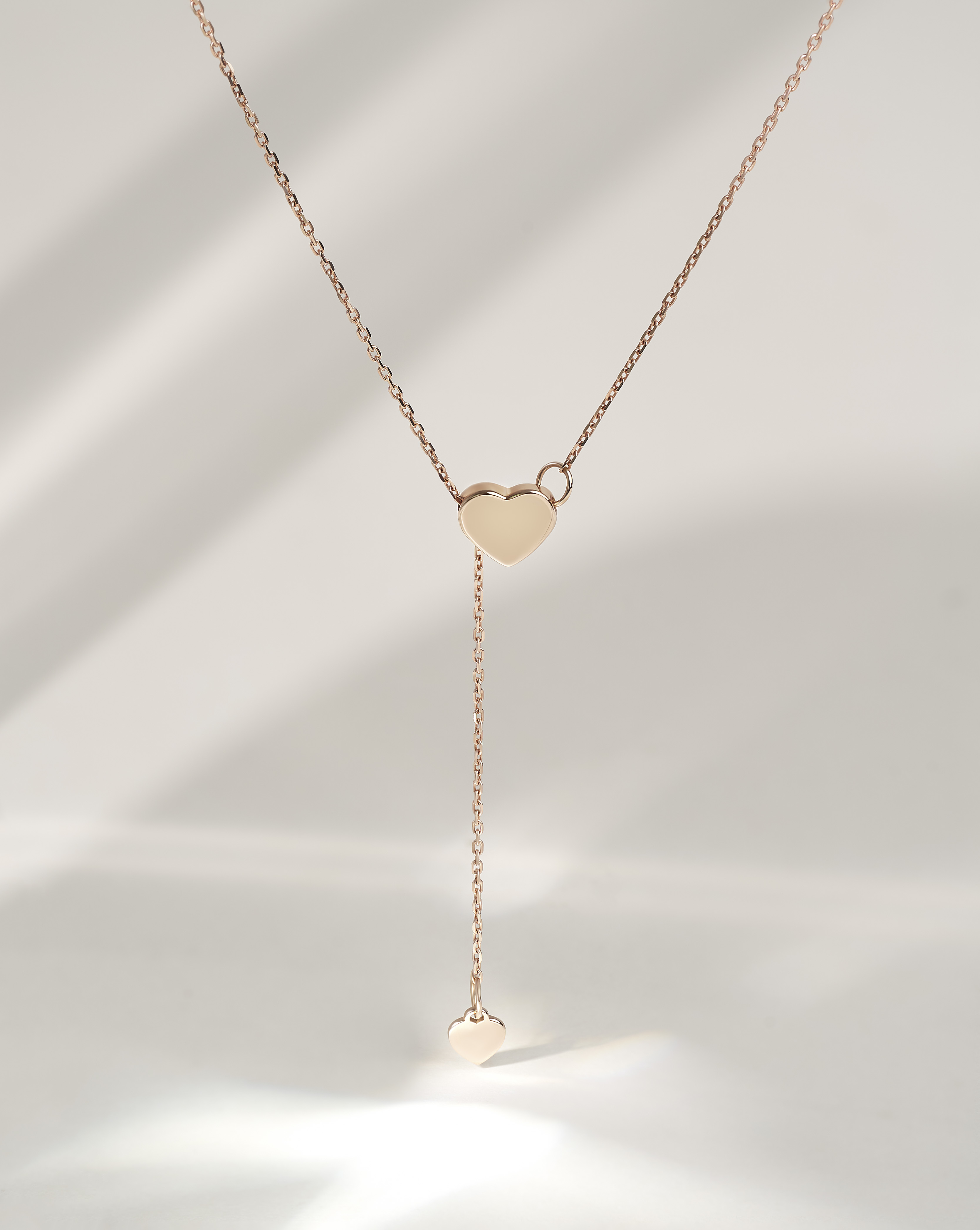 Теплый акцент: как носить цепочку из красного золота, чтобы она подчеркивала ваш цветотип фото 1