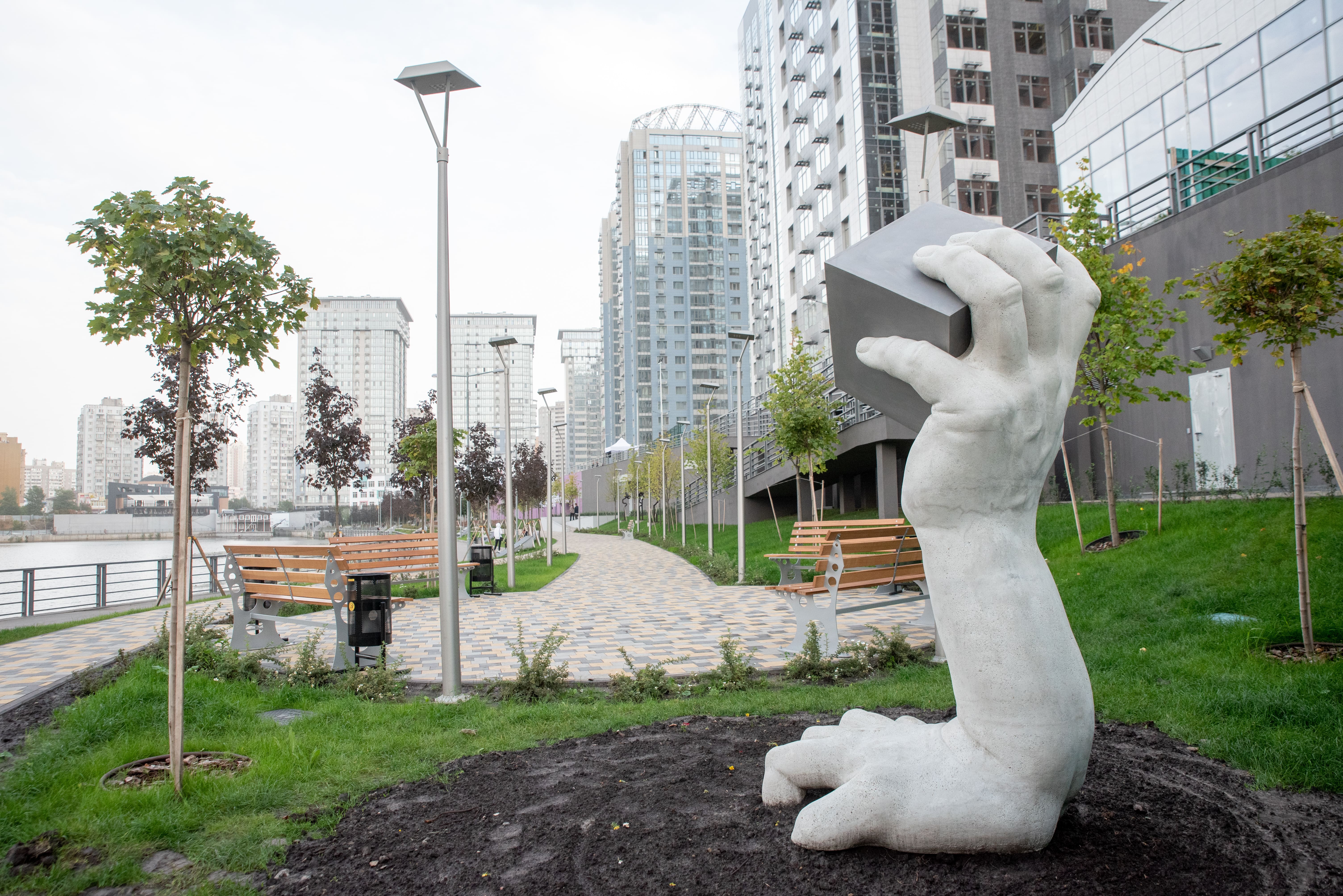 Скульптура "Корни", Адриан Балог