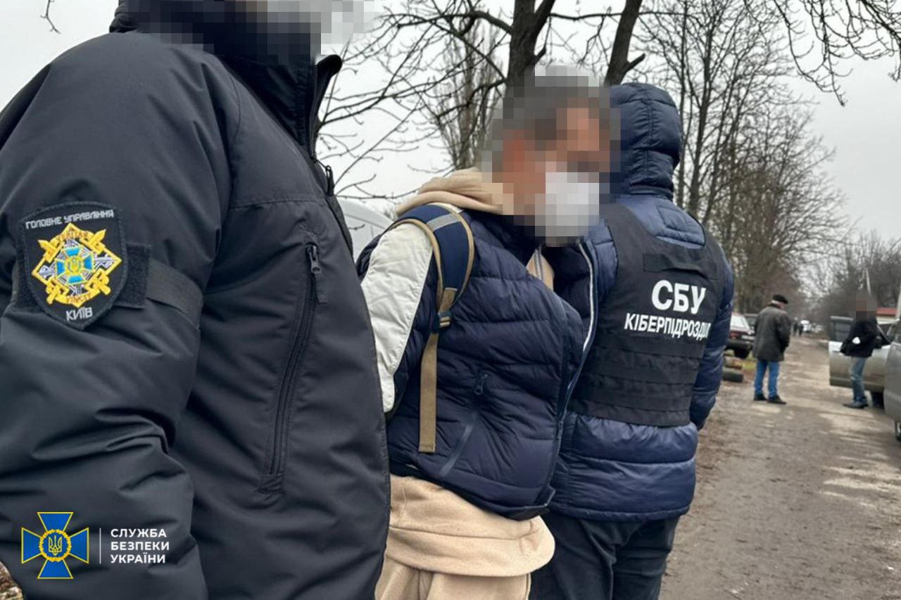 Викрито агентів фсб, які коригували ракетні удари по Україні. Фото: СБУ