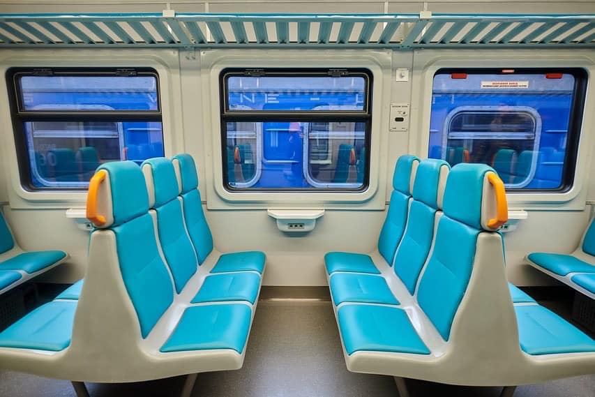 "УЗ" впервые выпустила на маршрут модернизированную электричку "Лугансктепловоза" фото