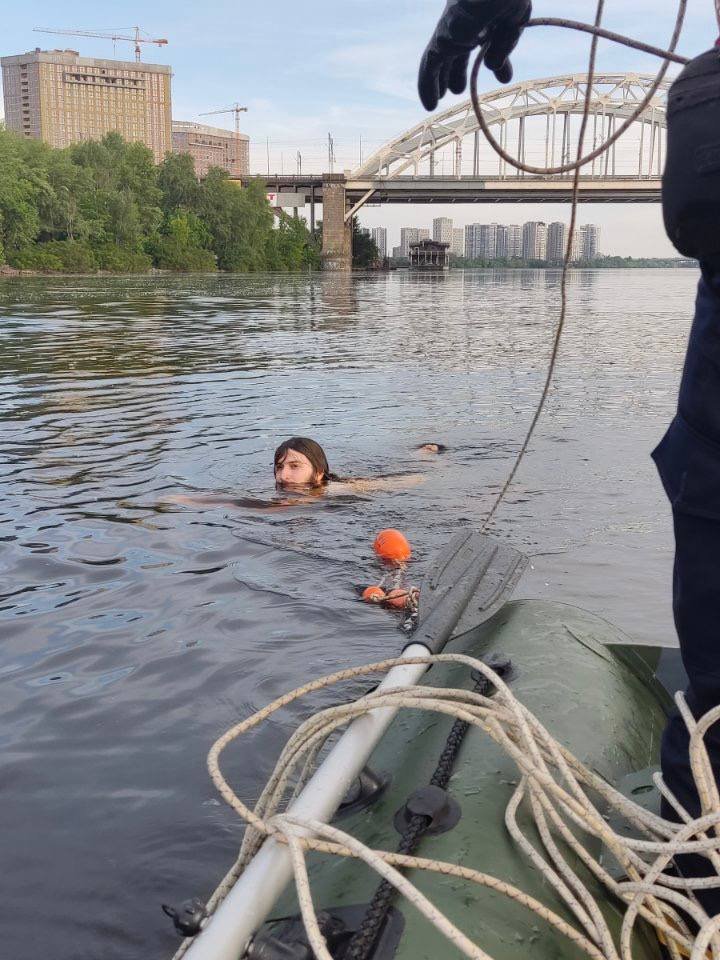 На Днепре спасли мужчину