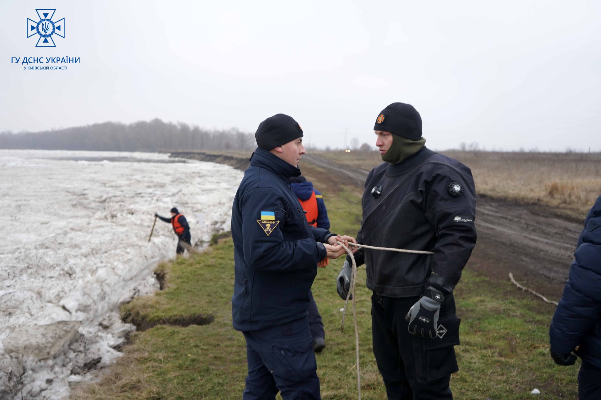 В Киевской области реку Десну разблокировали от ледяных пробок