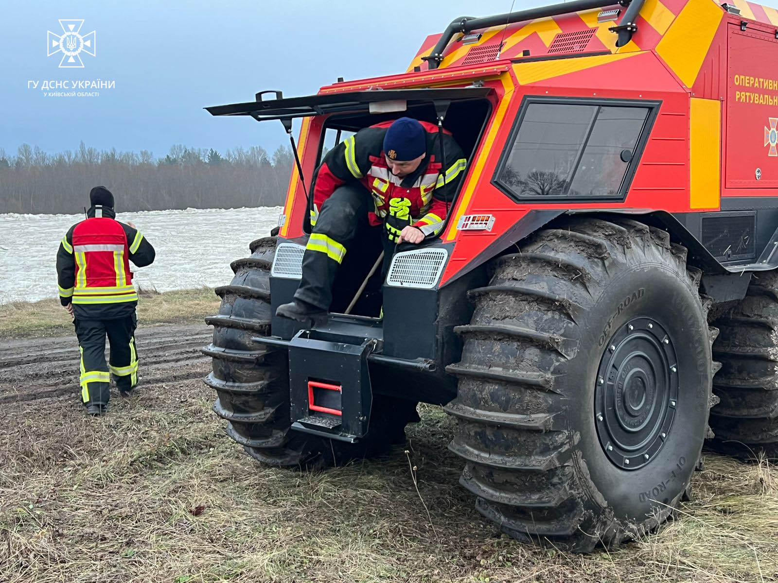 В Киевской области реку Десну разблокировали от ледяных пробок