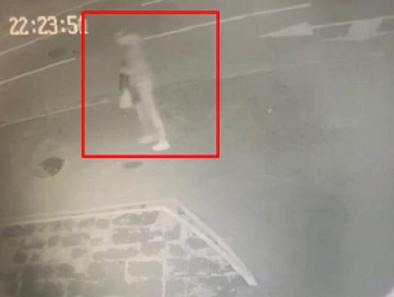 В Киеве молодой человек сильно избил и ограбил прохожего