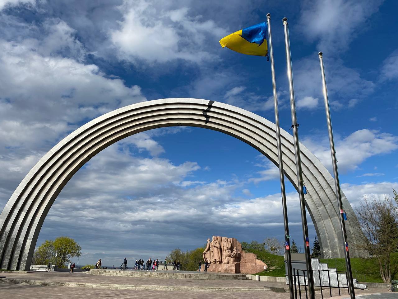 Автор монумента Дружбы народов оценил снос двух рабочих