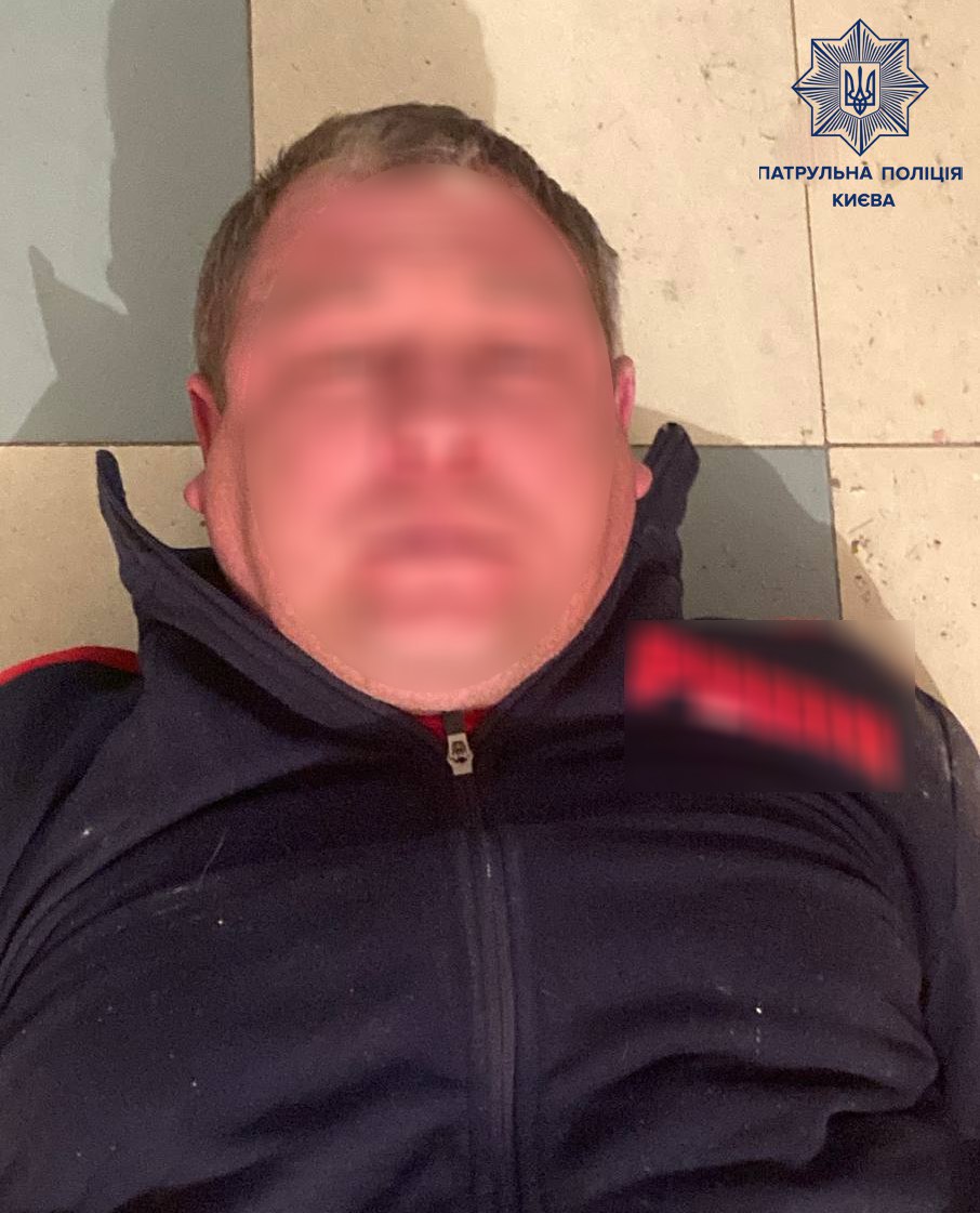 У Києві два нетверезих чоловіка влаштували стрілянину у будинку