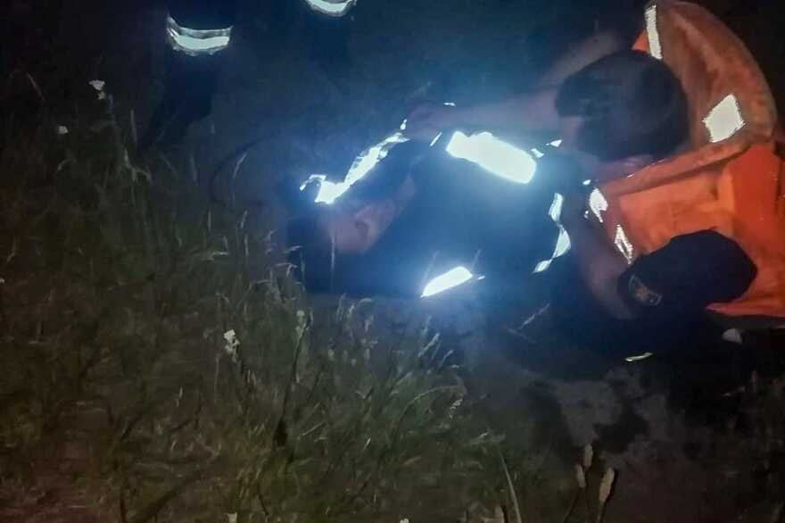 На Русанівському каналі водолази врятували жінку