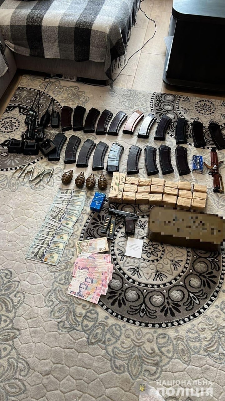 У Києві на "гарячому" спіймали незаконних торговців зброєю