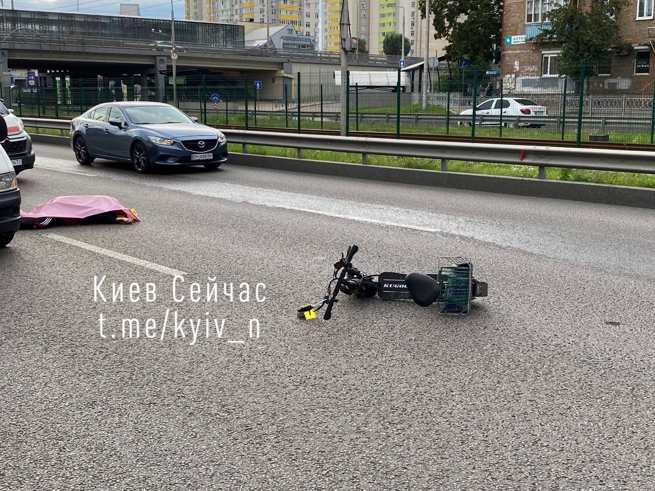 У Києві в ДТП загинув самокатник