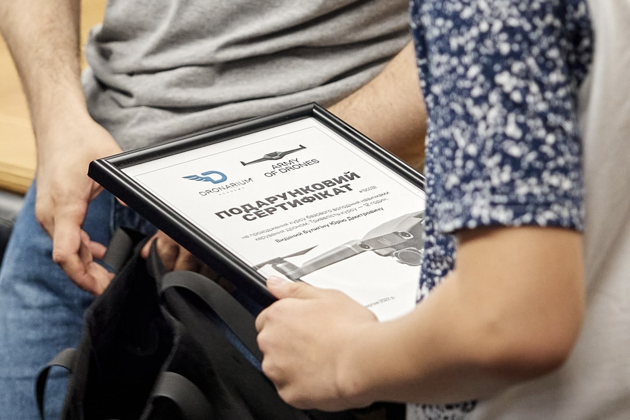 В Києві 12-річний хлопець передав ЗСУ кошти, які збирав 4 роки