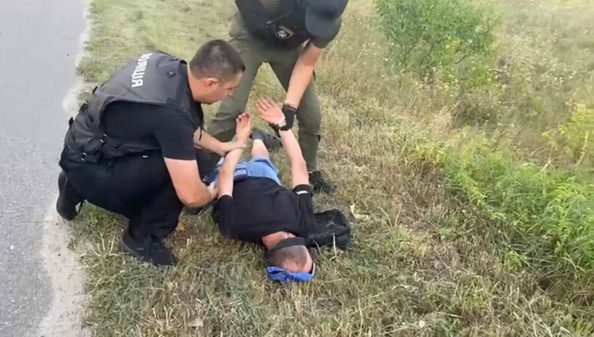 Під Києвом затримали двох нелегальних торговців зброєю