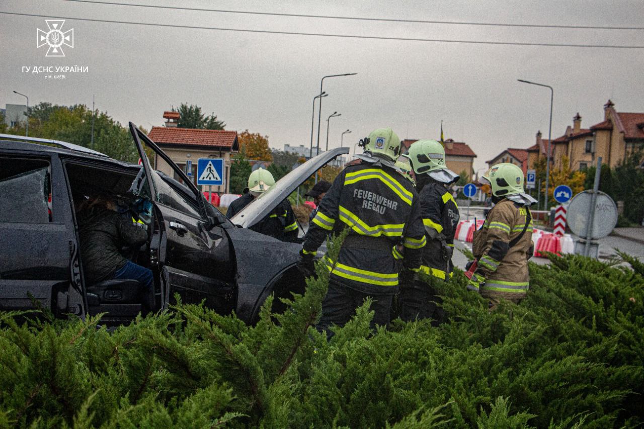 У Києві дві складні ДТП сталися одна за одною в одному місці